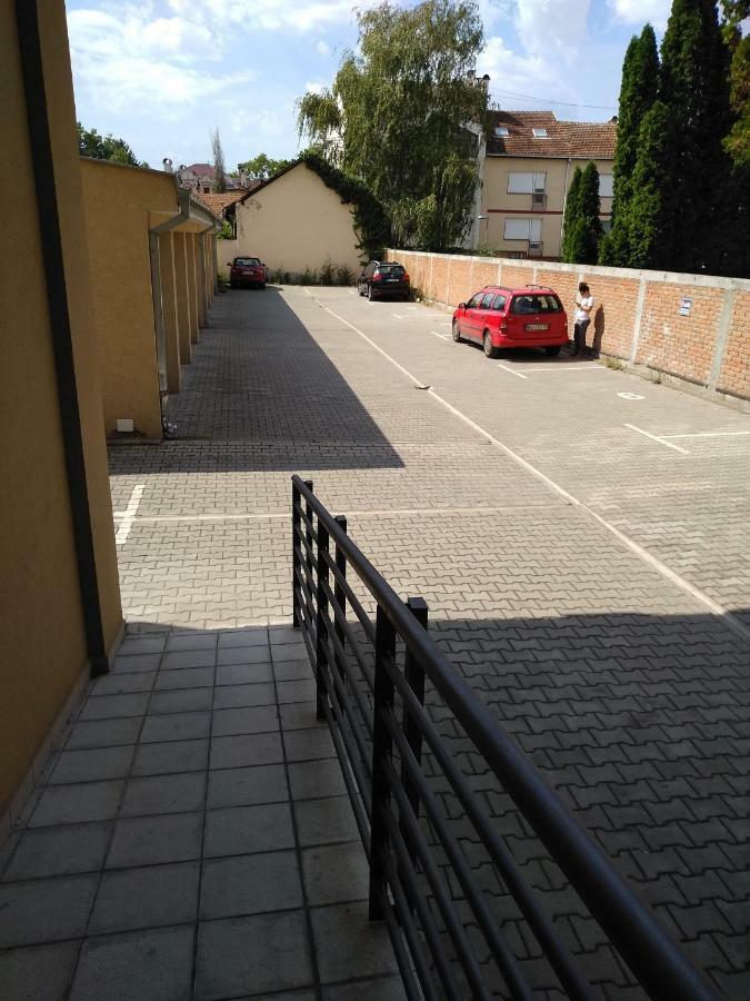 Apartman Marina Sa Garazom Novi Sad Exterior foto